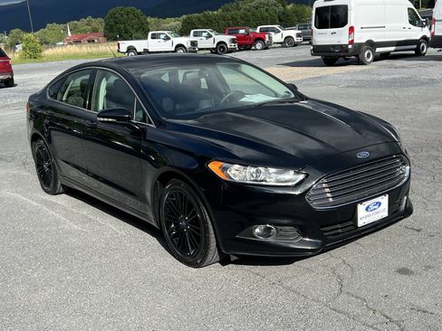 Used 2016 Ford Fusion SE w/ Equipment Group 202A FWD image 4