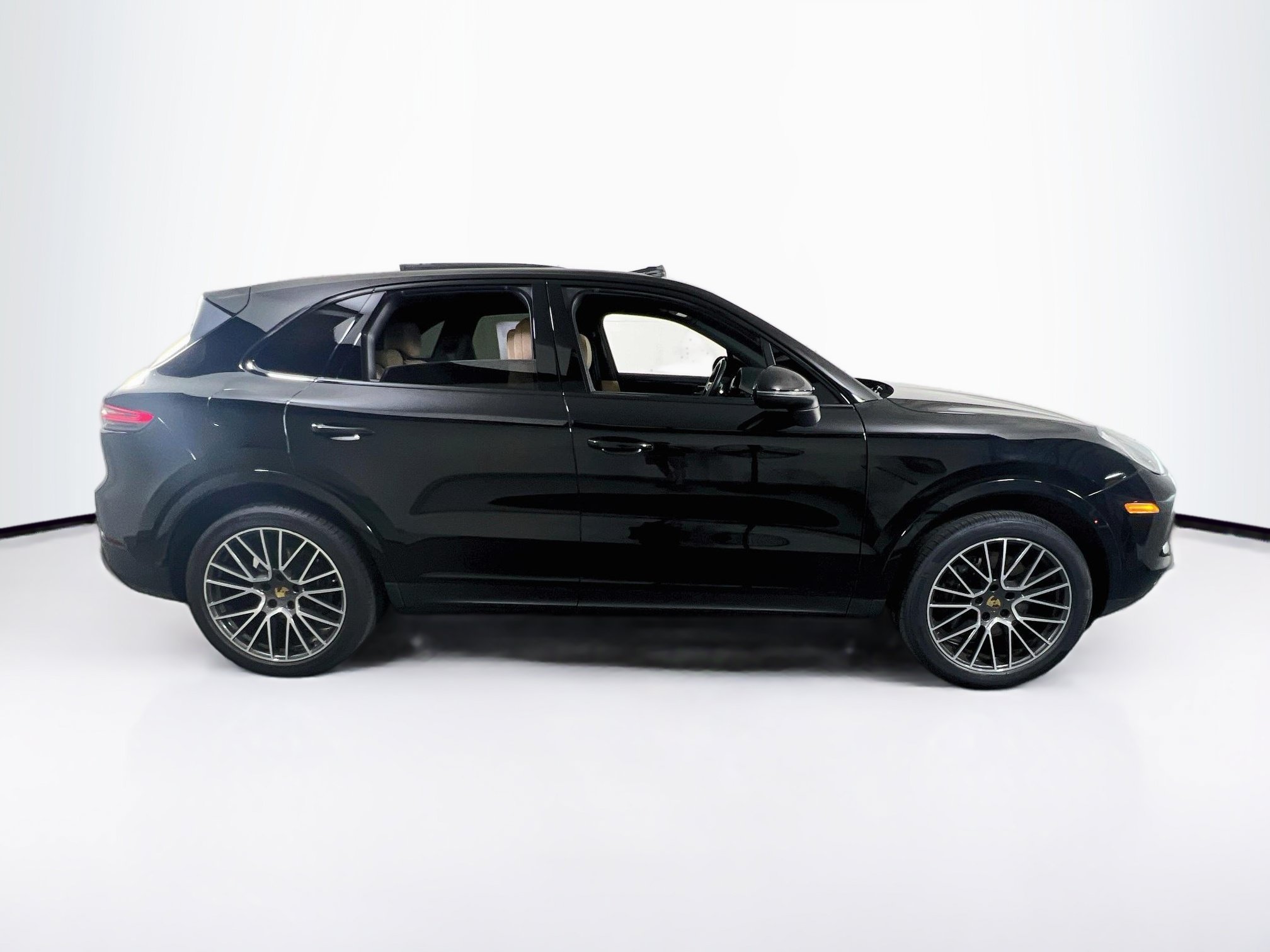 Used 2023 Porsche Cayenne AWD/4WD image 4