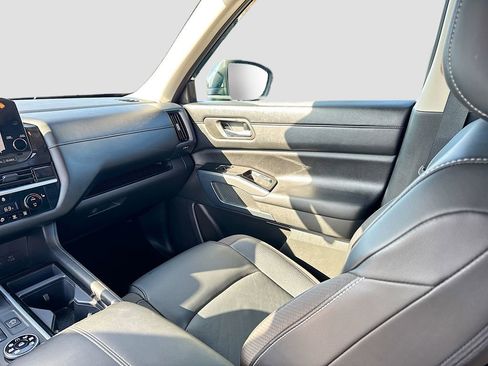 Used 2024 Nissan Pathfinder SL w/ Cargo Package image 22