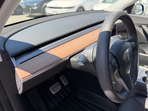 Used 2021 Tesla Model Y Long Range image 10