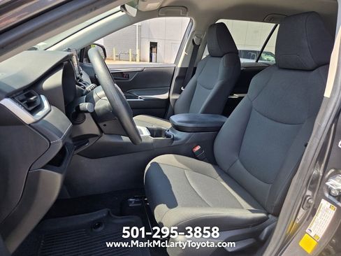 Used 2022 Toyota RAV4 LE FWD image 9