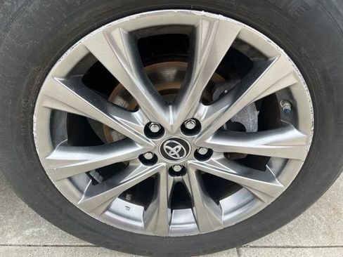 Used 2016 Toyota RAV4 Limited AWD/4WD image 8