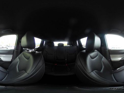 Used 2025 Jeep Compass Limited image 43