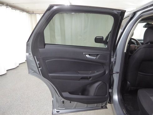 Used 2020 Ford Edge SE image 29