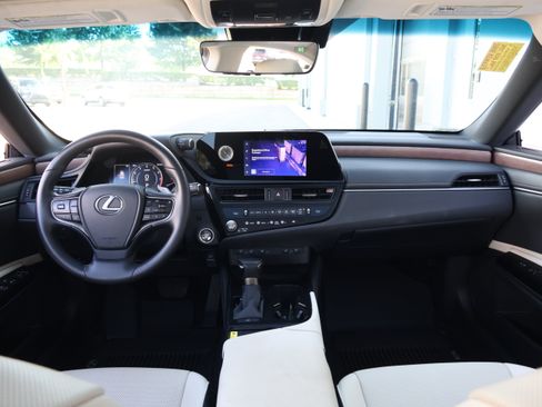 Used 2025 Lexus ES 350 w/ Premium Package FWD image 15