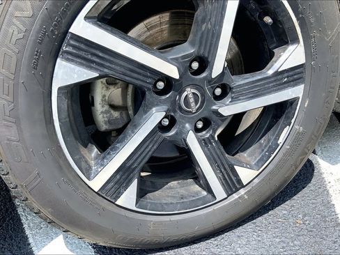 Used 2024 Nissan Sentra SV FWD image 3