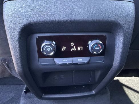 Used 2026 Chevrolet Traverse LT w/ Midnight/Sport Edition FWD image 31