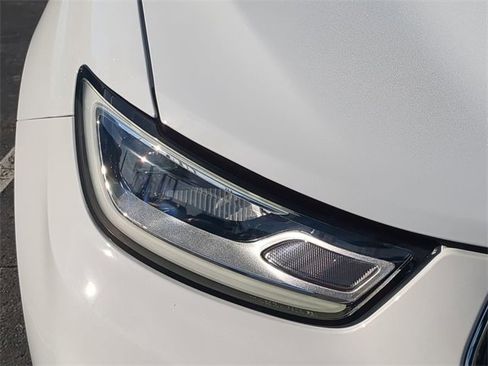 New 2026 Chrysler Pacifica Limited w/ Uconnect Theater Family Group image 10