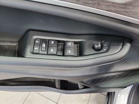 New 2025 Jeep Grand Cherokee L Limited w/ Black Appearance Package AWD/4WD image 22