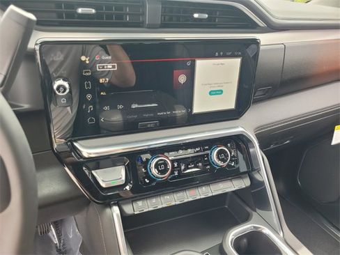 New 2025 GMC Sierra 2500 Denali w/ Denali Reserve Package image 24