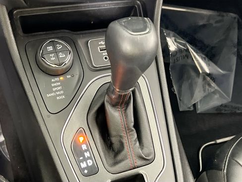 Used 2022 Jeep Cherokee Trailhawk w/ Technology Group B image 16