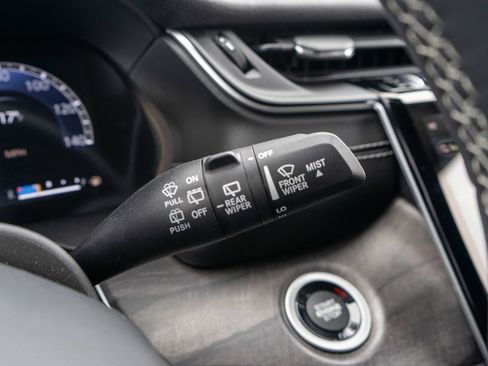 Used 2023 Jeep Grand Cherokee L Limited image 29