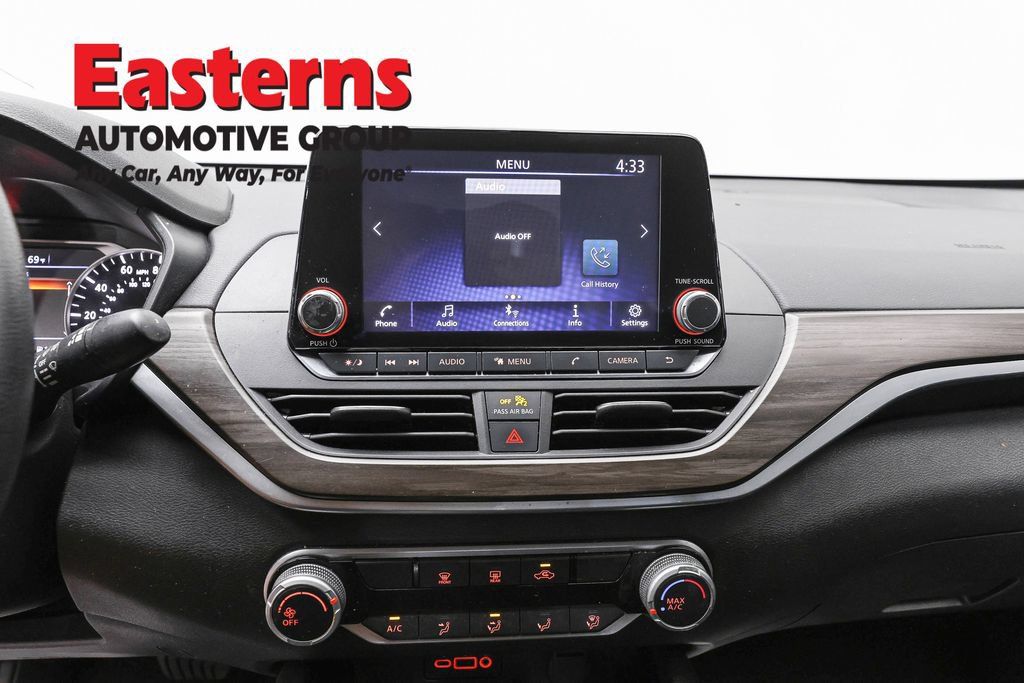 Used 2024 Nissan Altima 2.5 SV FWD image 14