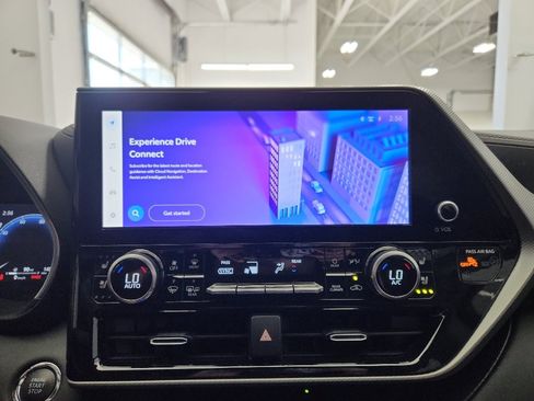 Used 2023 Toyota Highlander Platinum image 16