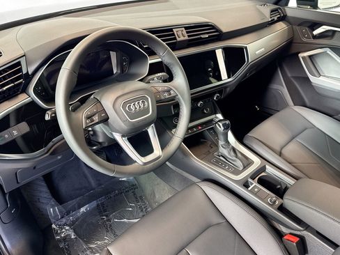New 2025 Audi Q3 2.0T Premium image 9