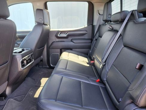 Used 2023 GMC Sierra 1500 SLT w/ SLT Premium Package AWD/4WD image 14