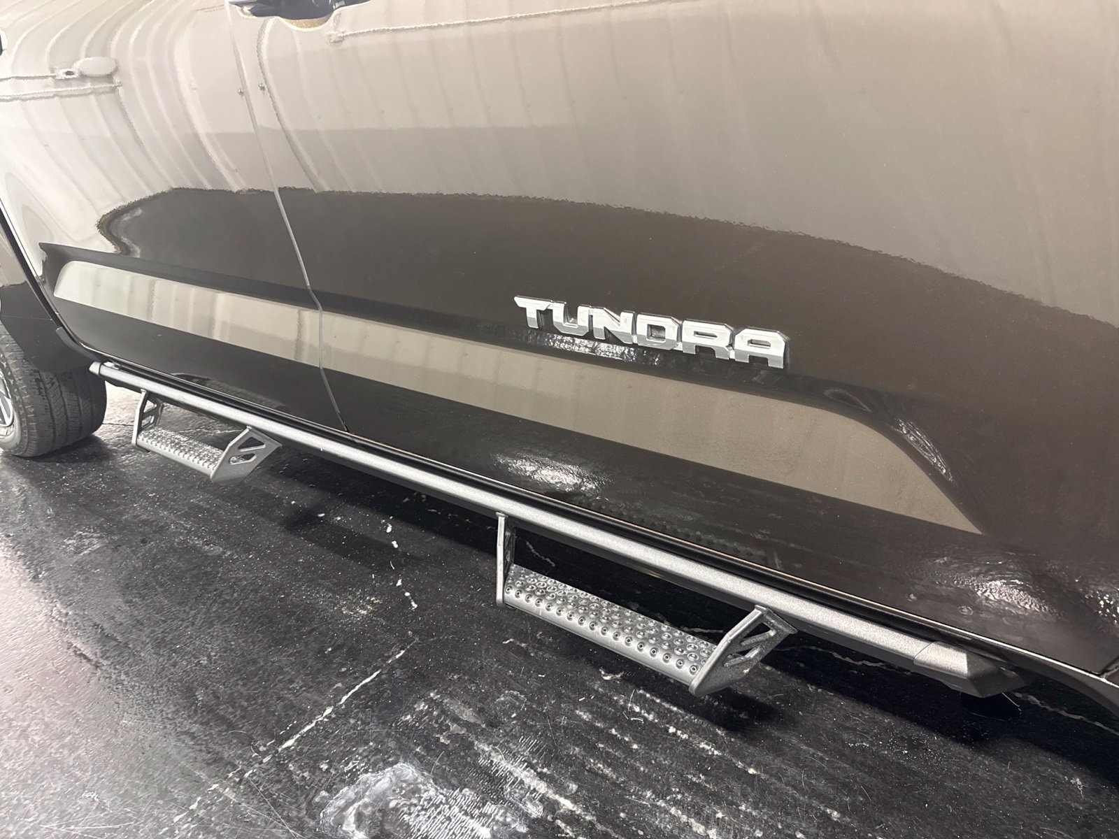 Used 2024 Toyota Tundra Limited w/ Power Package AWD/4WD image 9