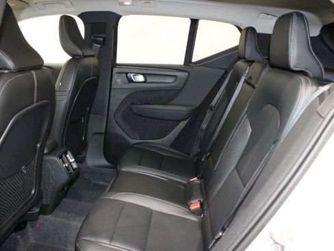 Used 2025 Volvo XC40 B5 Plus image 15