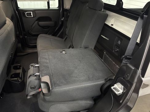 New 2025 Jeep Gladiator Sport image 7