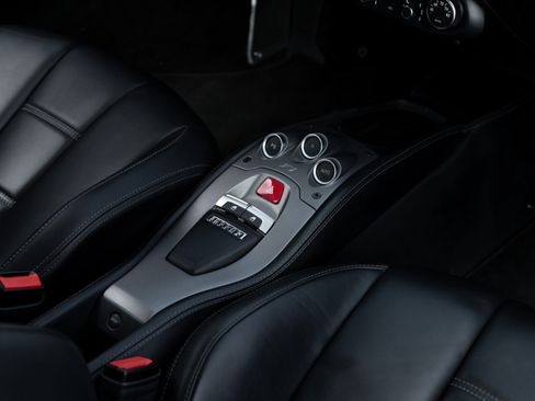 Used 2013 Ferrari 458 Italia Coupe RWD image 24