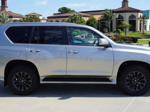 Used 2021 Lexus GX 460 Premium w/ Premium Package AWD/4WD image 4