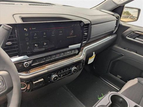 New 2025 GMC Sierra 1500 SLE image 14
