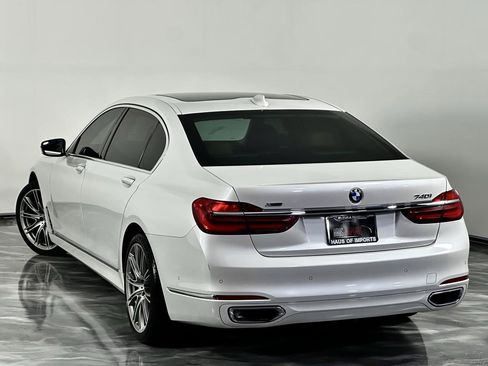 Used 2017 BMW 740i RWD image 11