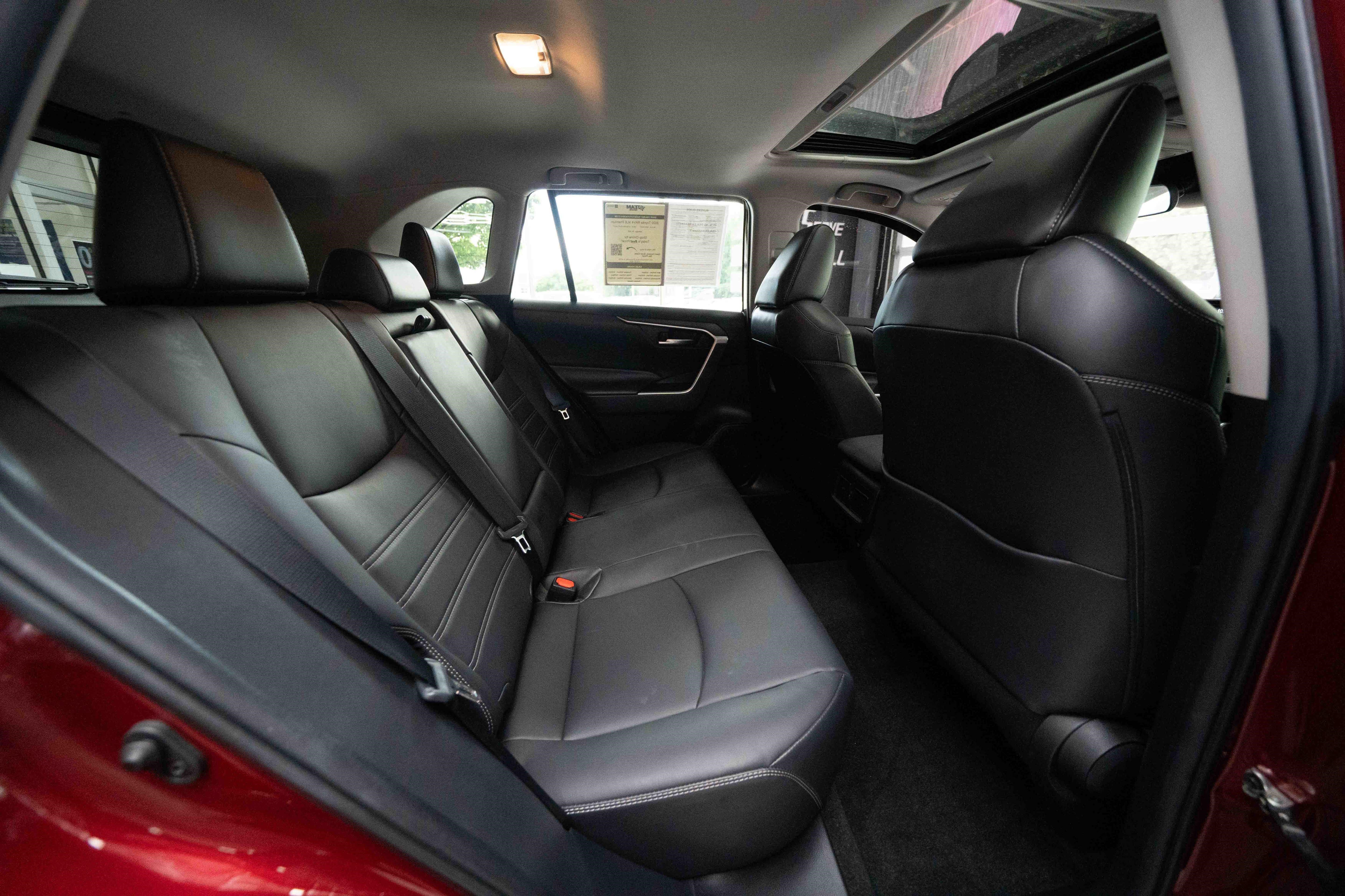 Used 2020 Toyota RAV4 XLE Premium AWD/4WD image 25