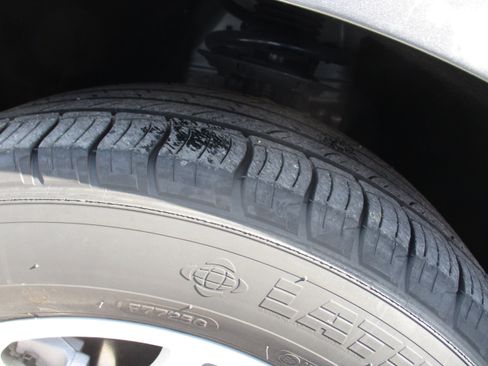 Used 2024 Ford Edge SEL image 9