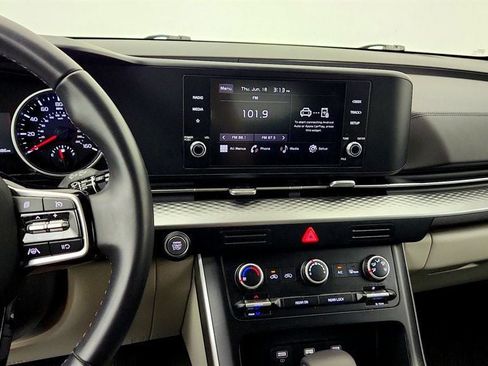 Used 2024 Kia Carnival LX FWD image 18