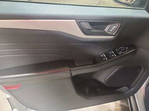 Used 2022 Ford Escape SE image 11