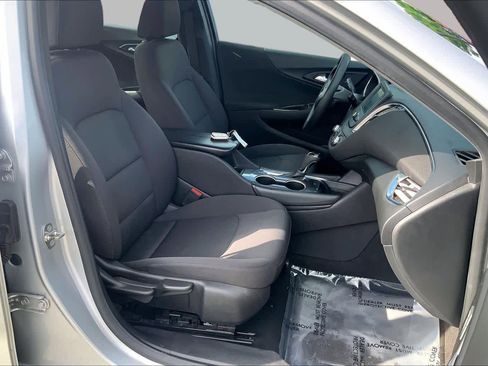 Used 2017 Chevrolet Malibu LT FWD image 9
