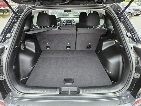 Used 2019 Jeep Cherokee Latitude w/ Popular Appearance Group image 15