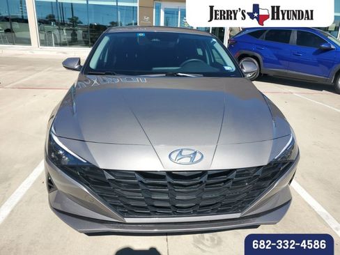 Used 2023 Hyundai Elantra Blue image 6