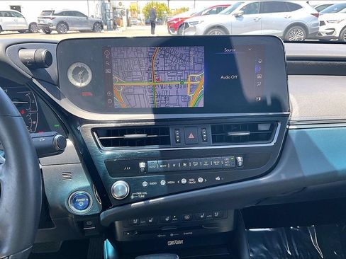 Used 2022 Lexus ES 300h w/ Accessory Package 2 FWD image 32
