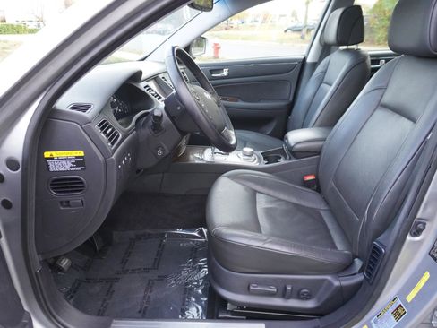 Used 2009 Hyundai Genesis 3.8 w/ Technology Pkg 4 image 9