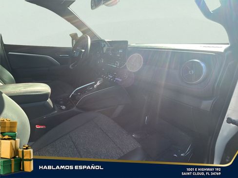 Used 2024 Chevrolet Colorado Z71 w/ Z71 Convenience Package 2 image 27