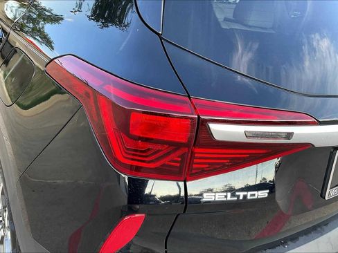 Certified 2022 Kia Seltos EX image 31