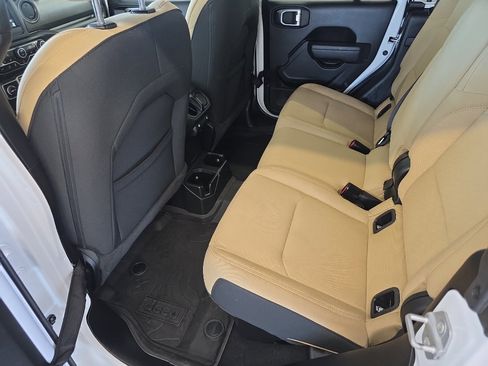 Used 2023 Jeep Gladiator Sport AWD/4WD image 16