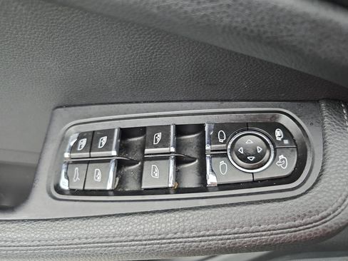 Used 2021 Porsche Macan AWD/4WD image 28