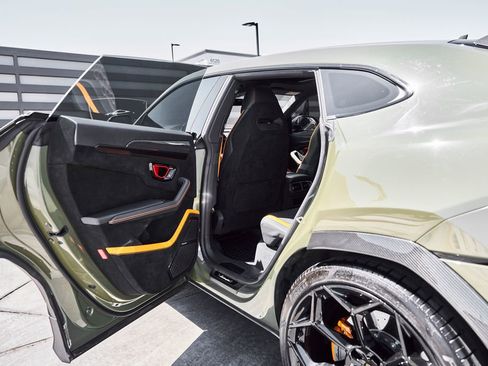Used 2023 Lamborghini Urus Performante AWD/4WD image 36
