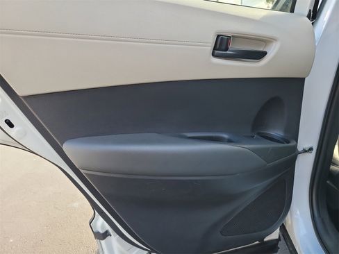 Used 2022 Toyota Corolla Cross LE image 11