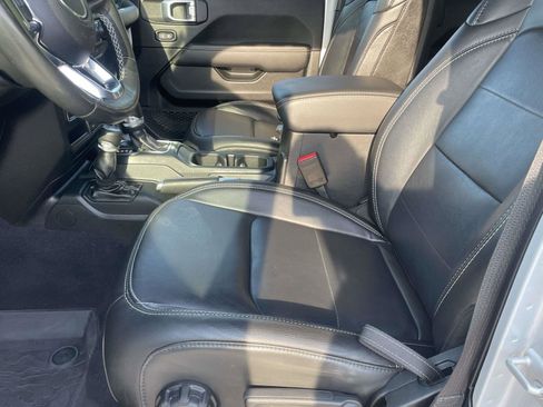 Used 2022 Jeep Wrangler Unlimited Sahara w/ Cold Weather Group image 17