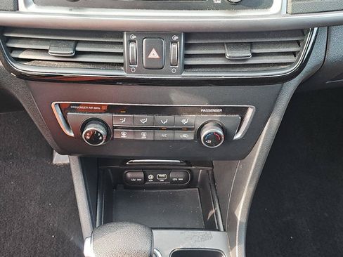 Used 2017 Kia Optima LX FWD image 11