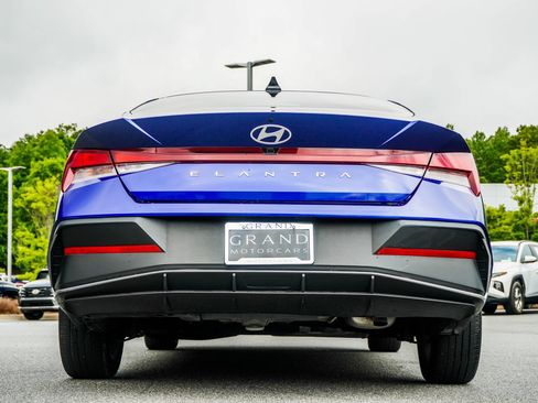 Used 2024 Hyundai Elantra SEL FWD image 12
