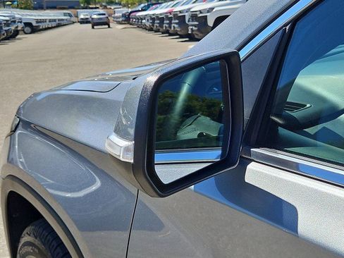 Used 2023 Chevrolet Traverse LT FWD image 19