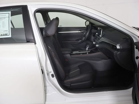Used 2024 Nissan Altima 2.5 SR FWD image 26