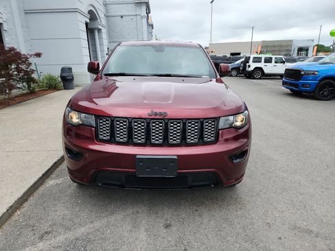 Used 2019 Jeep Grand Cherokee Altitude AWD/4WD image 8