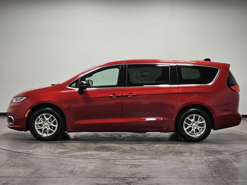 New 2026 Chrysler Pacifica Select FWD image 5