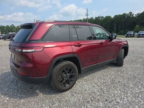 Used 2024 Jeep Grand Cherokee Altitude AWD/4WD image 15